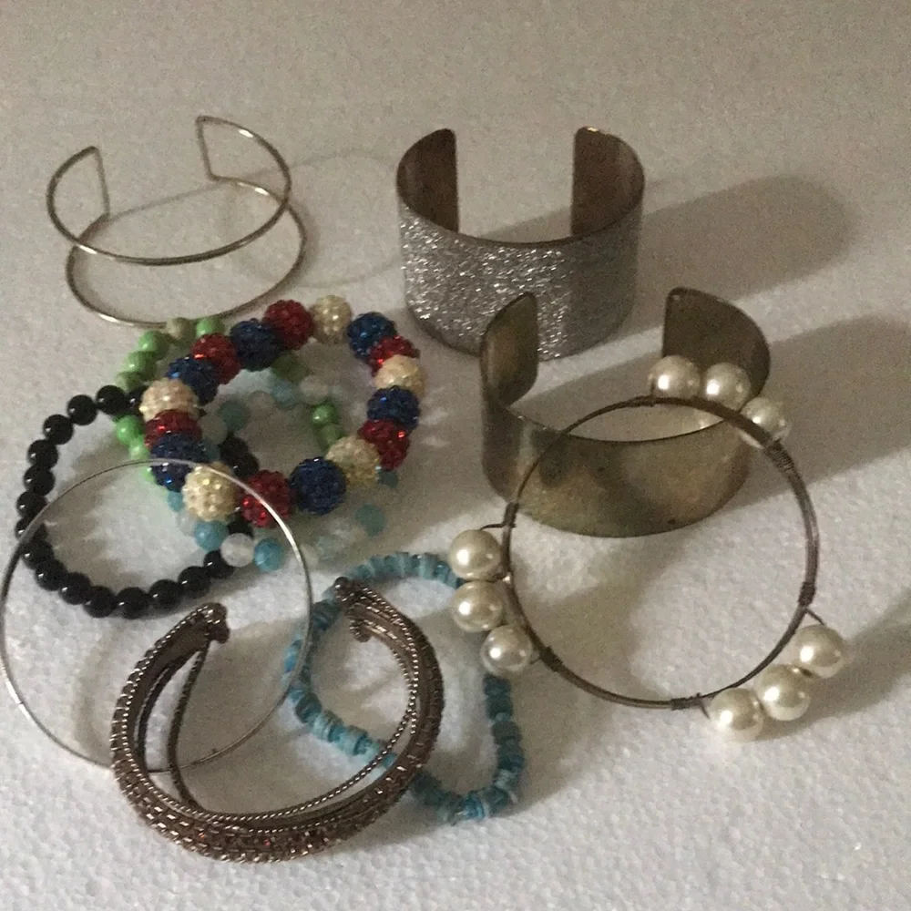 Mixed Women’s Bracelet Set with Pearls and Beaded Accents